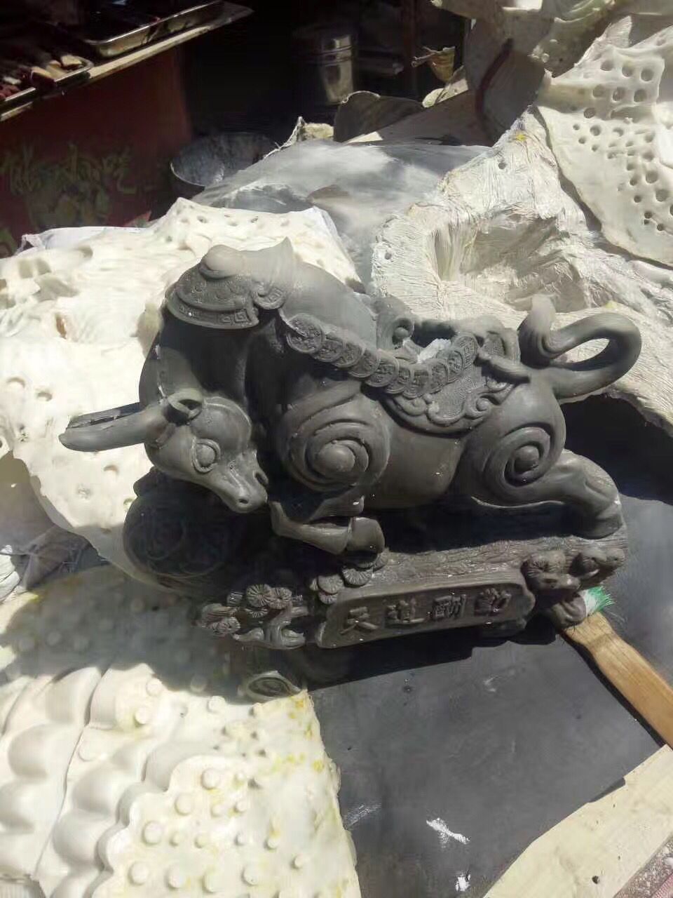 如何使用工業(yè)級模具硅膠制作模具？